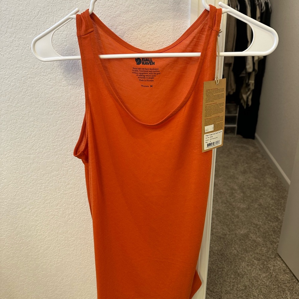 Fjällräven High Coast Lite Tank, color: Rowen Red, size medium